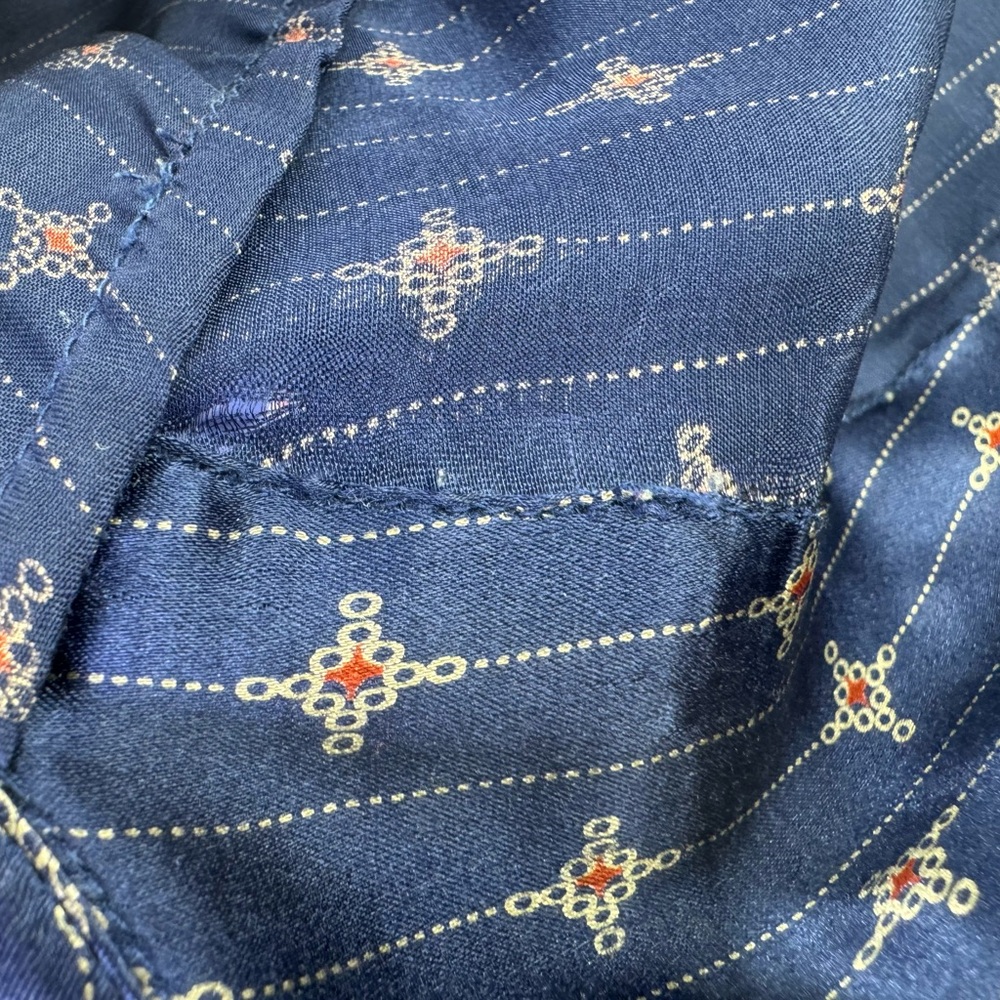 Intimo  Mens Blue pinstripes patterns Silk Robe Size large - Picture 5 of 8